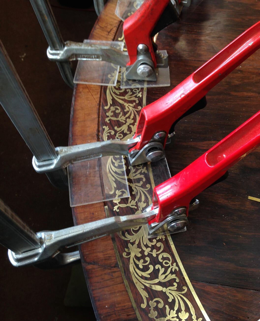 Regency rosewood centre table - Consolidation of brass inlay