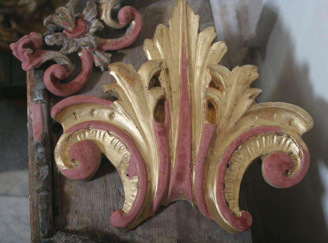 Application of traditional red bole prior to gilding